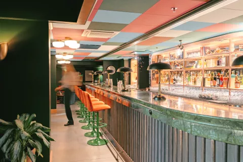 Resaturant avec du Rockfon Color-all 